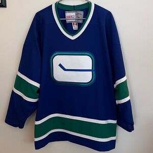 Retro CCM Vancouver Canucks Jersey - Large